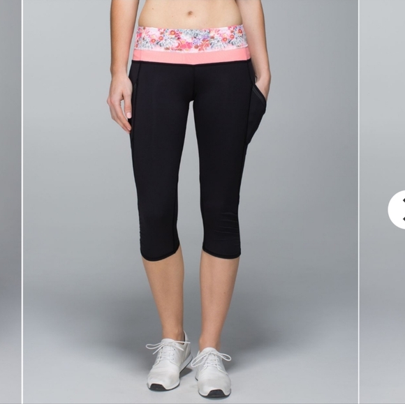 Lululemon Run a Marathon Crop II - Picture 11 of 11